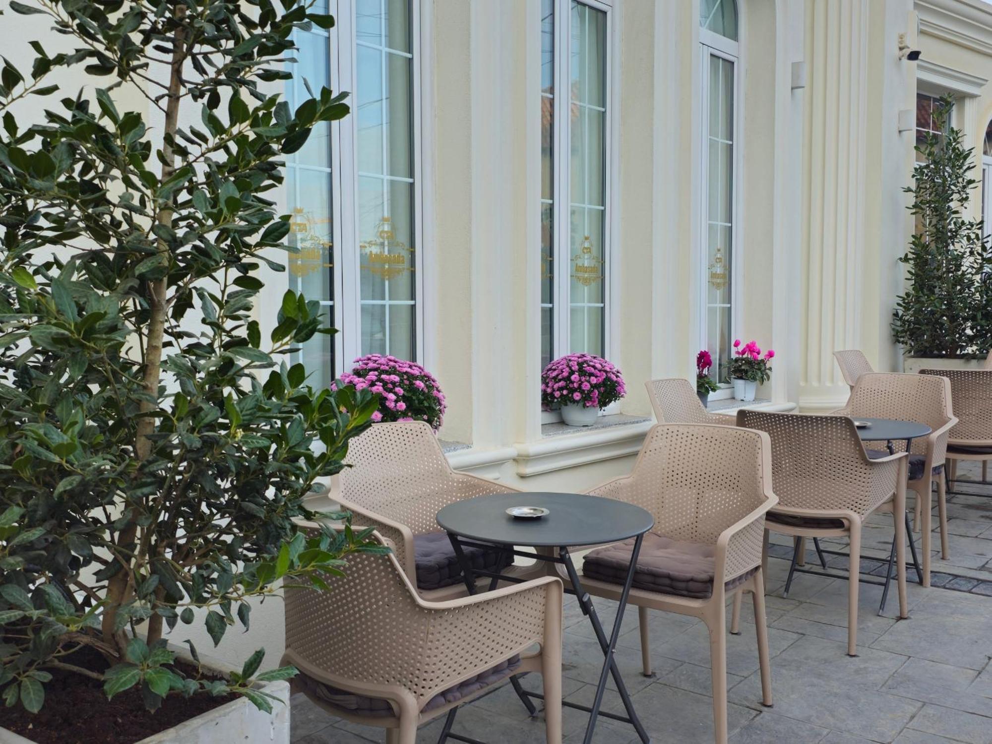 Hotel Ambasada Qta Patza-Kuqani Esterno foto