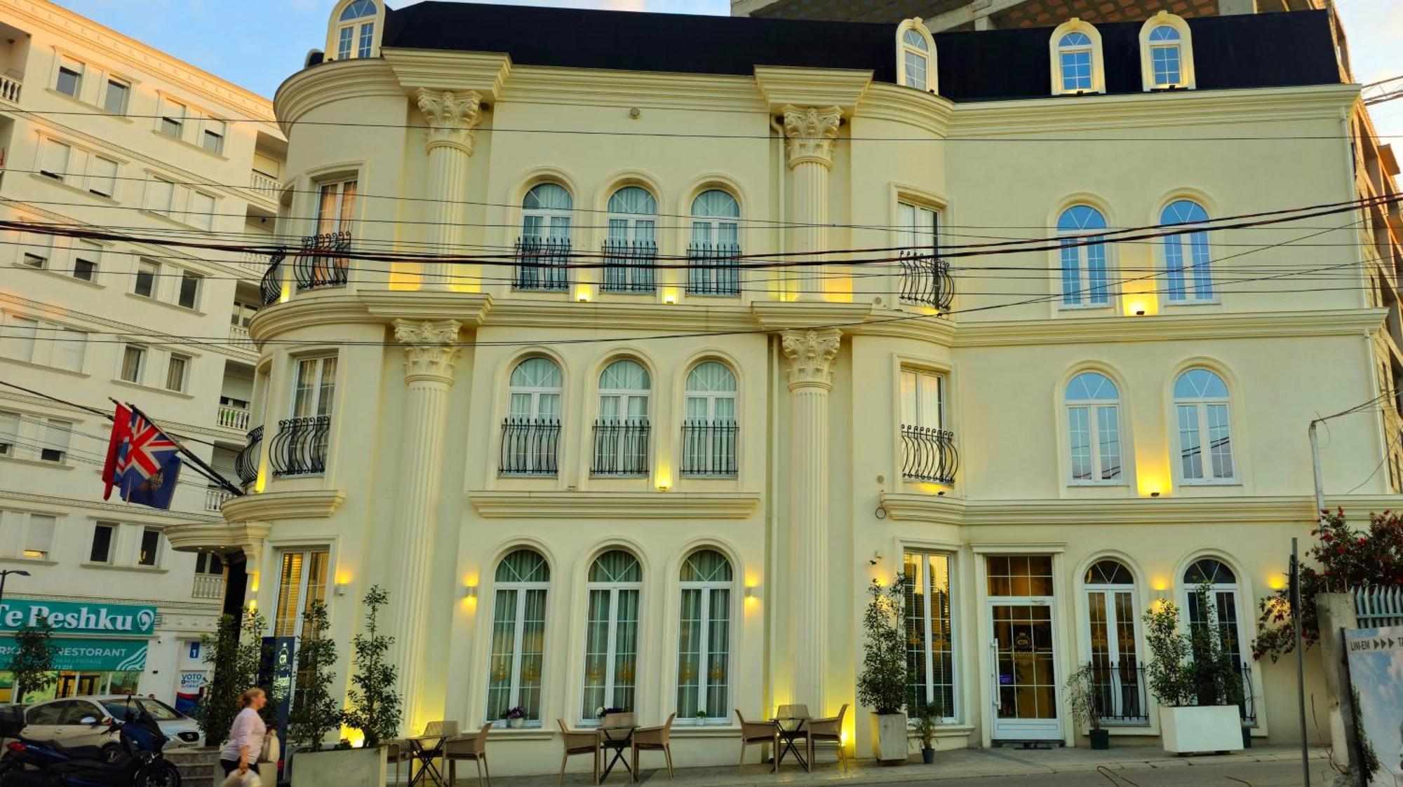 Hotel Ambasada Qta Patza-Kuqani Esterno foto
